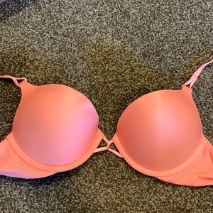 Victoria’s Secret bombshell bra